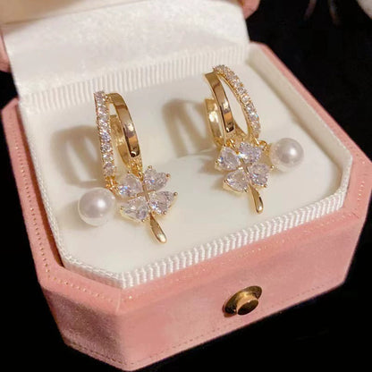 🌸Fashion crystal four-petal flower pearl earrings