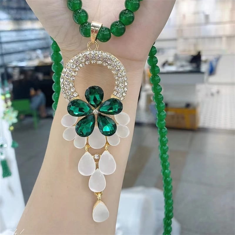 📿Emerald Color Necklace with Stylish Pendant