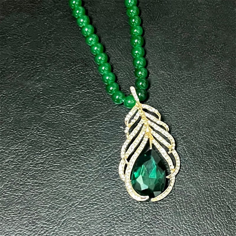 📿Emerald Color Necklace with Stylish Pendant