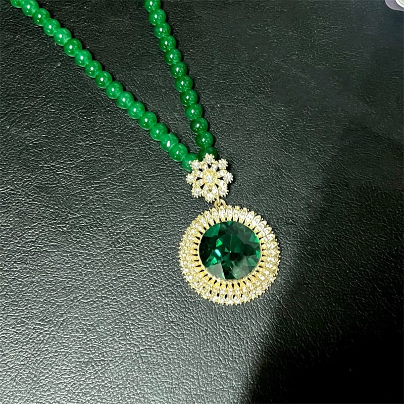 📿Emerald Color Necklace with Stylish Pendant