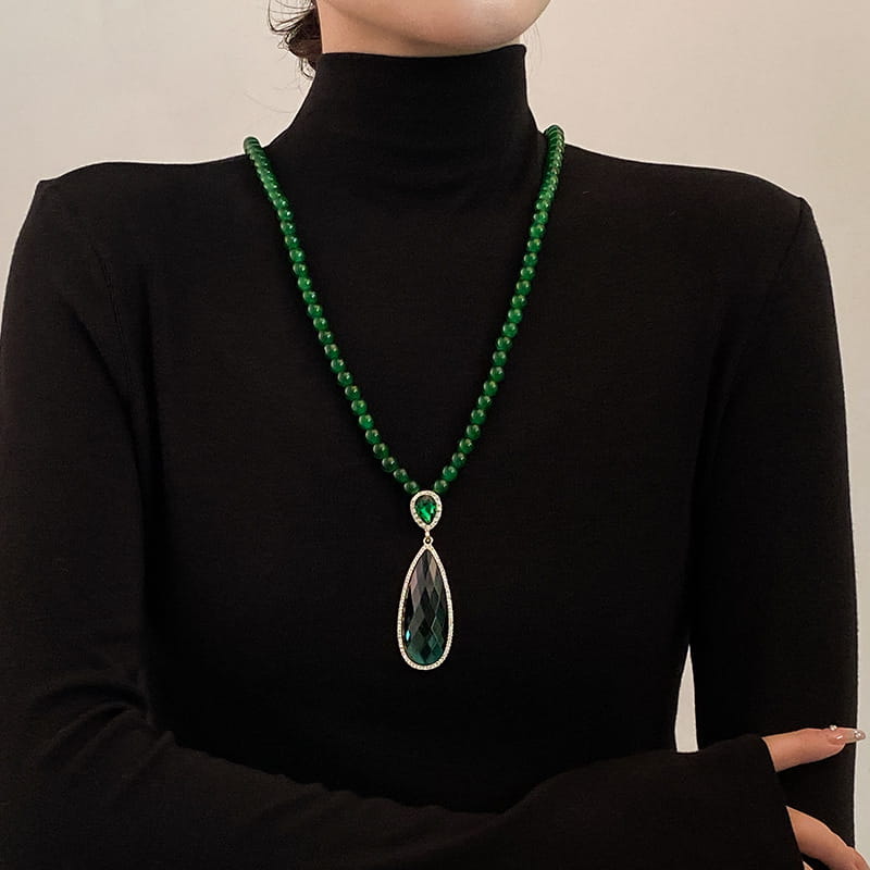 📿Emerald Color Necklace with Stylish Pendant