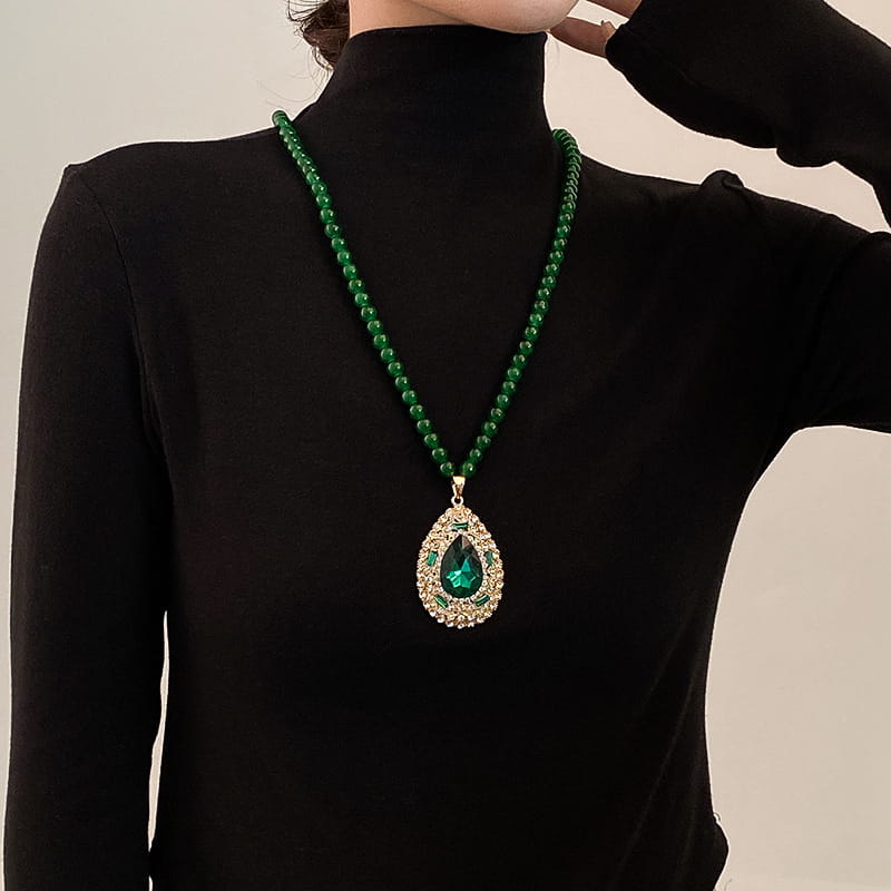 📿Emerald Color Necklace with Stylish Pendant