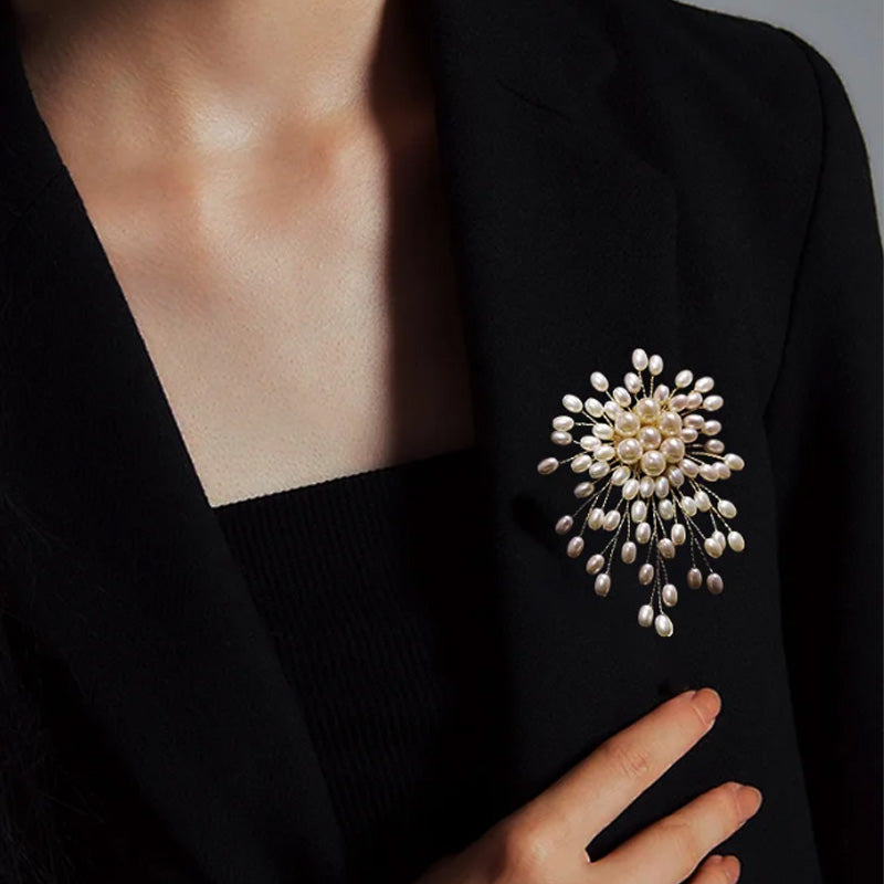 ✨Ladies' high-end exquisite handmade pearl brooch